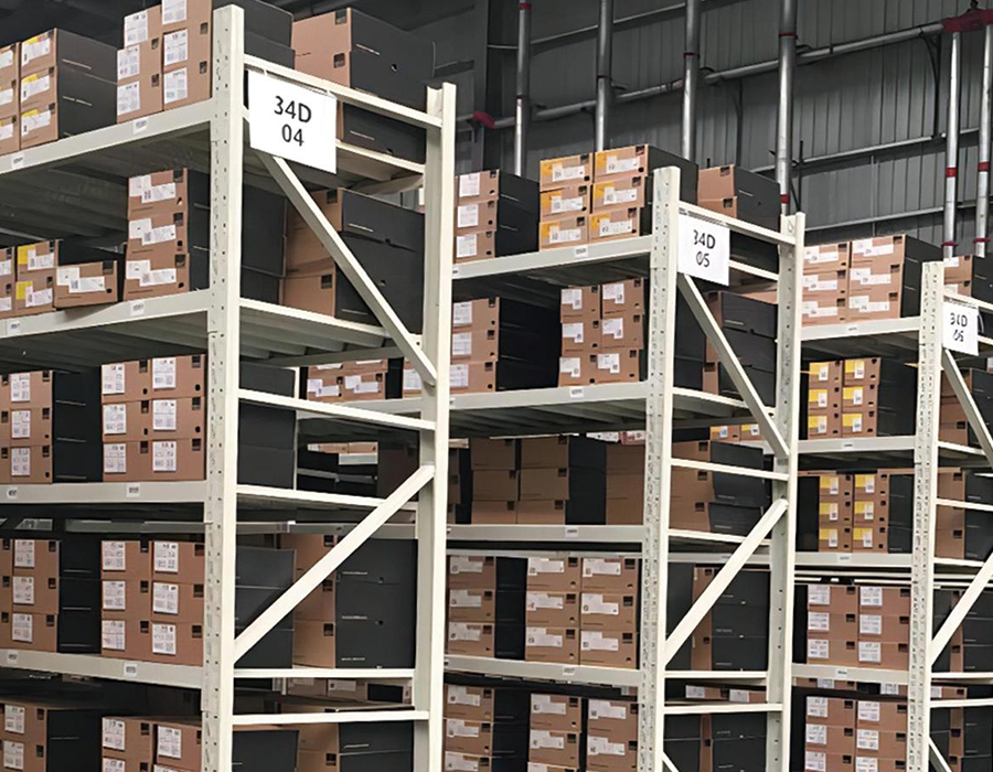 Light-Duty Boltless Shelving (≤150 kg/layer)